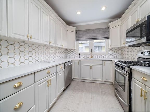 5th image of 50 E Hudson St