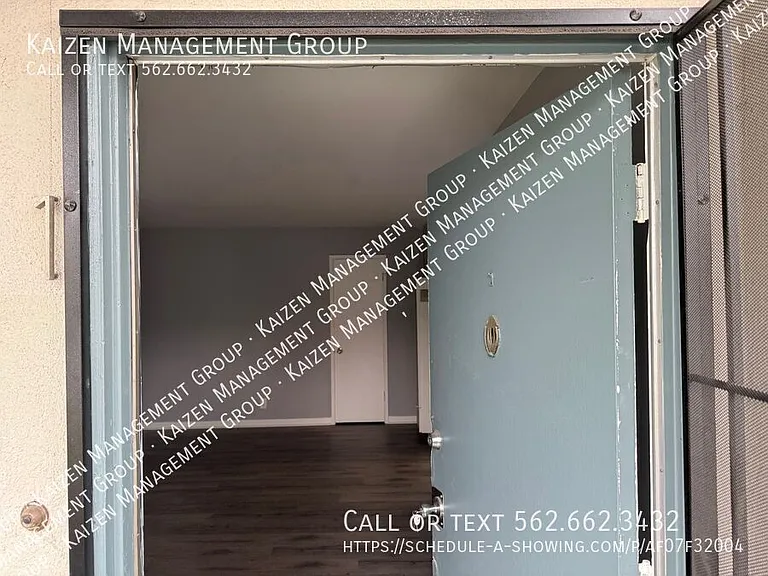 1862 Pine Ave #1 — Photo 3