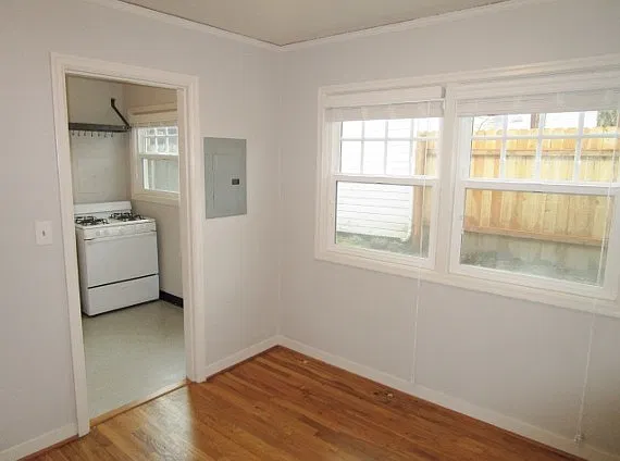 Spacious & Bright Mid-Century w/Hardwood Floors + Pet Friendly! — Photo 4
