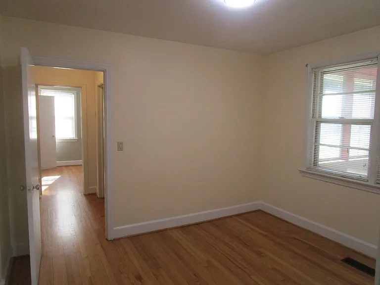 524 W Calhoun St — Photo 9