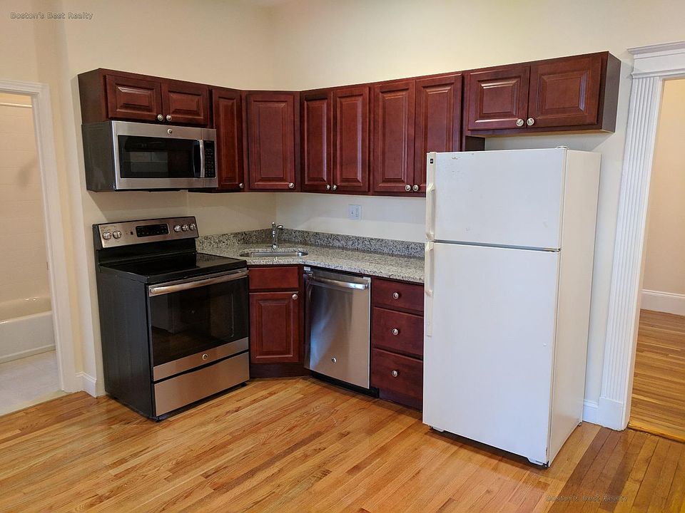 2nd image of 1329 Commonwealth Ave #26C
