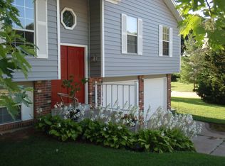 681 Woodstream Dr, Saint Charles, MO 63304