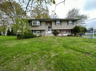 6 Normandy Dr, Wayne, NJ 07470