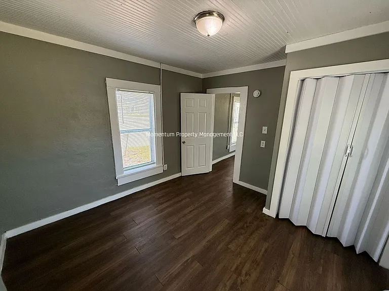 2501 E Chelsea St — Photo 4