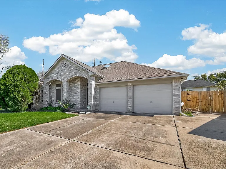 8203 Paddington Place Dr — Photo 2
