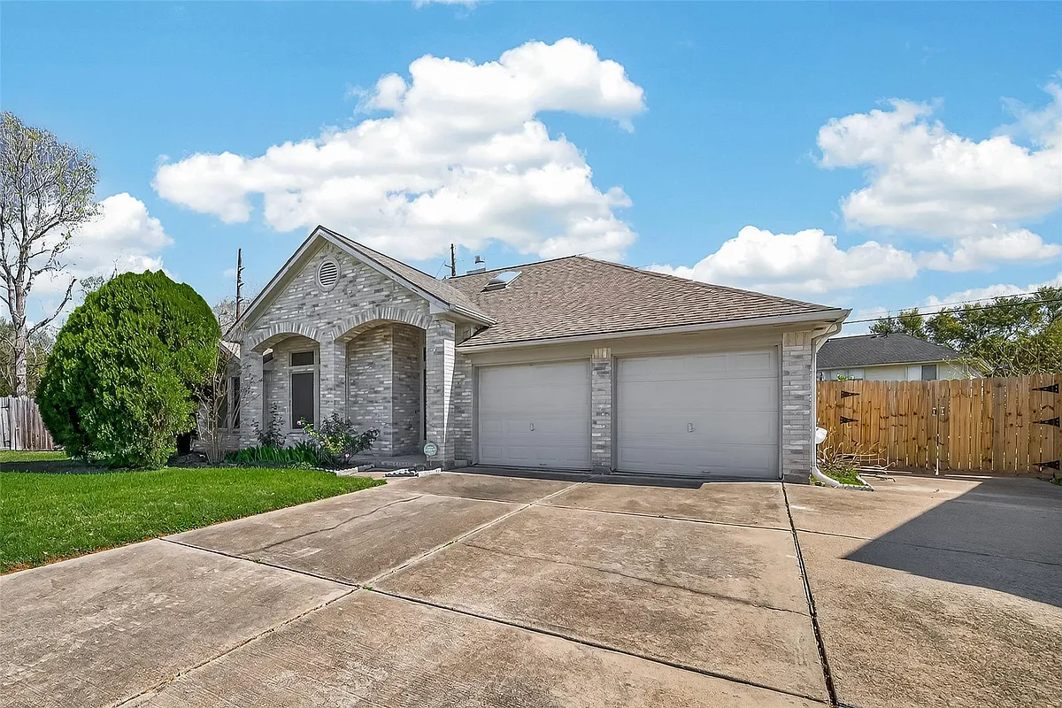 Building Photo - 8203 Paddington Place Dr