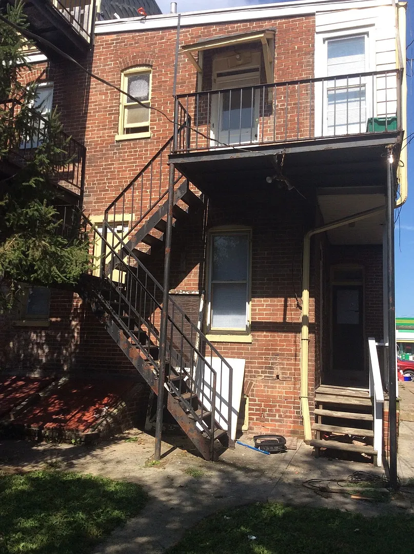 Building Photo - 1114 W Market St #1