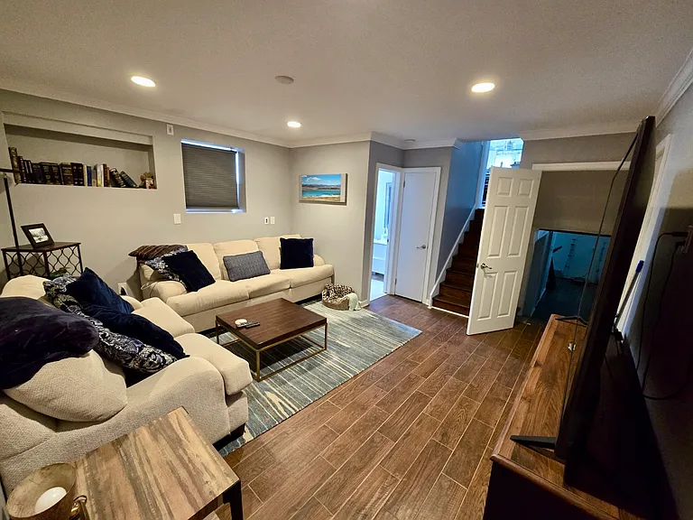 266 Frances St — Photo 20