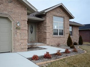 5389 Applewood St, Springfield, MO 65802