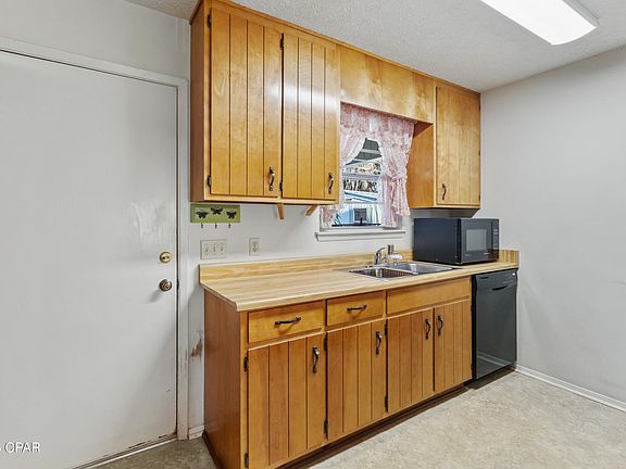 5th image of 2502 Johnson Dr
