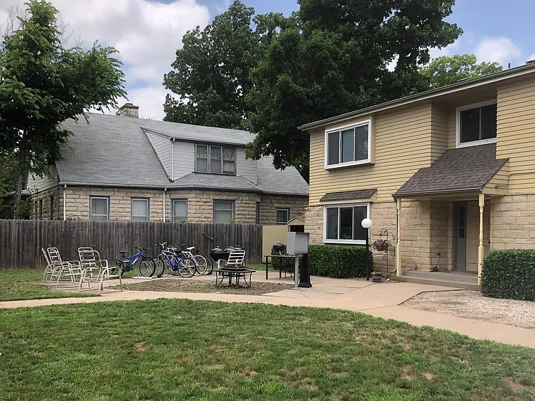 1019 Leavenworth St — Photo 2