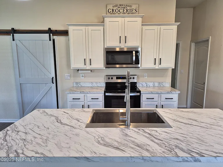 2537 Oak Stream Dr — Photo 6