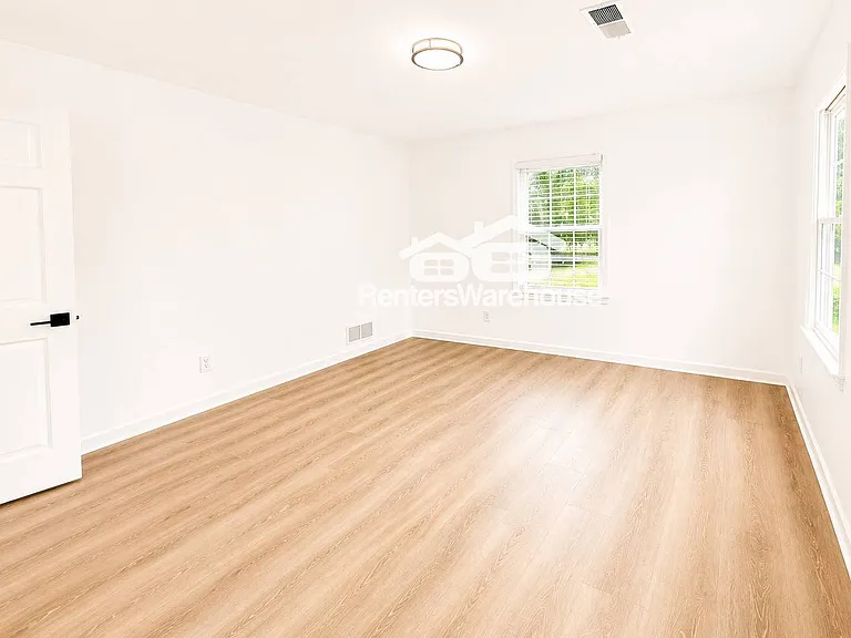 338 Travis St — Photo 29