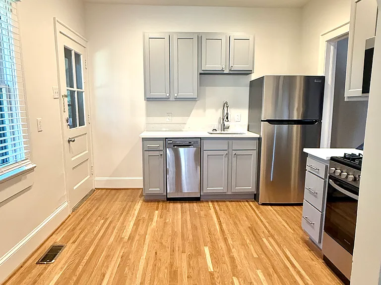 2325 Glenmary Ave #1 — Photo 17