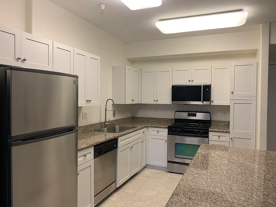 100 S Alameda St #359