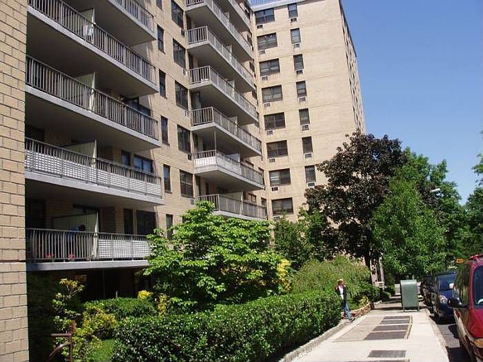 Parc Plaza-front