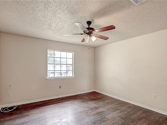 5th image of 85 Stanton Hall Dr