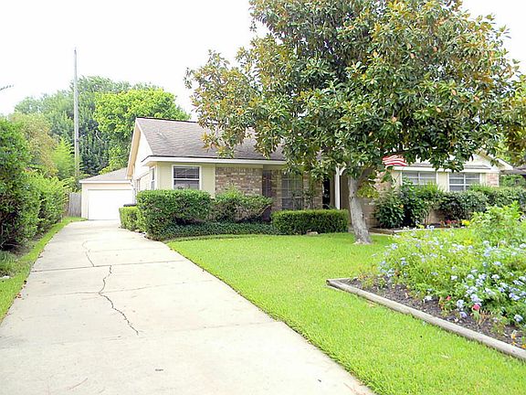 Beautifully landscaped yard.