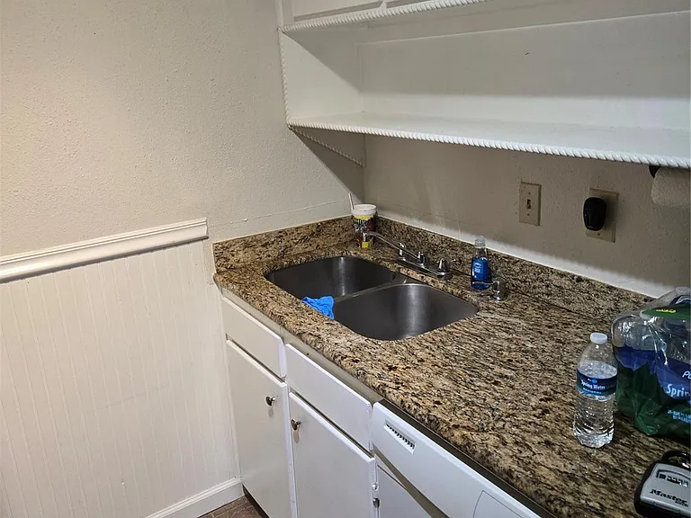 5550 N Braeswood Blvd #12 — Photo 2