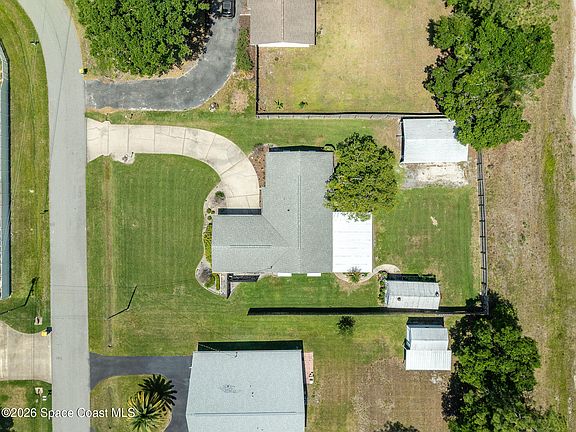 3rd image of 3130 Ellis Dr