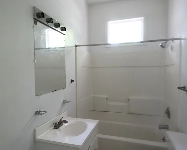 556 Flint St — Photo 20