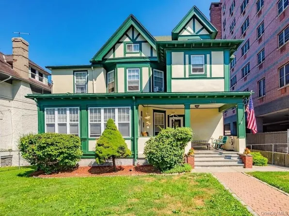131 Lockwood Ave, New Rochelle, NY 10801