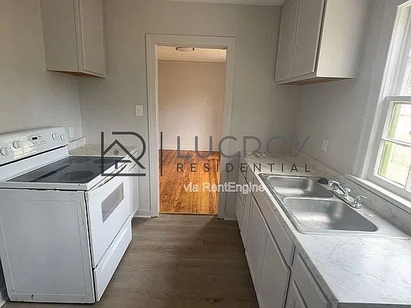 5th image of 4426 Desoto St