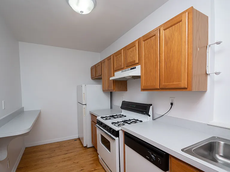 4330 Smith Rd Full Kitchen 4330 Smith Rd Full Kitchen