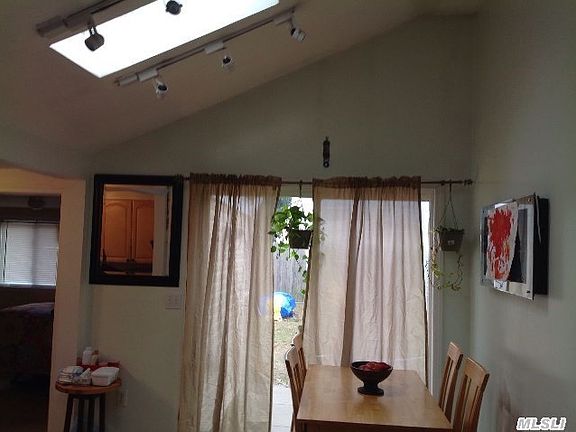 5th image of 156 Moriches Ave