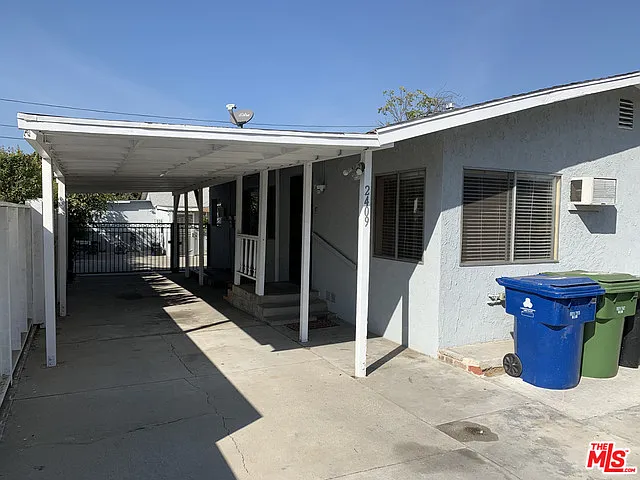 3 bed, 2.0 bath, 814 sqft, $3,020 — Photo 1