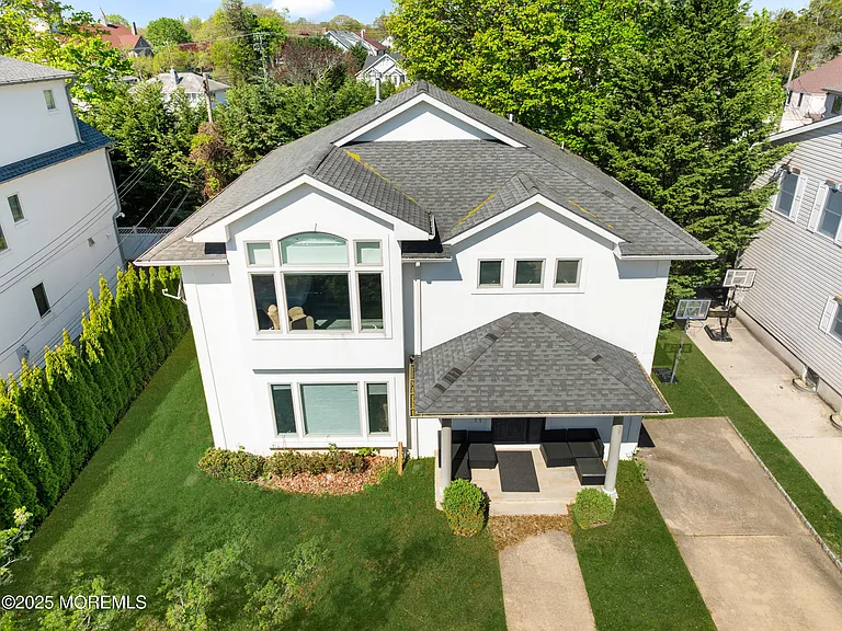 230 Norwood Ave — Photo 2