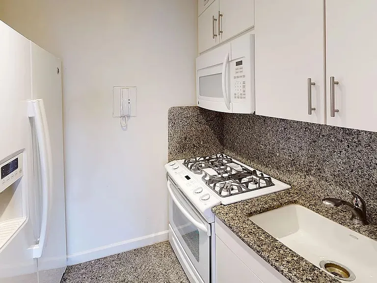 1520 York Ave #11G — Photo 5