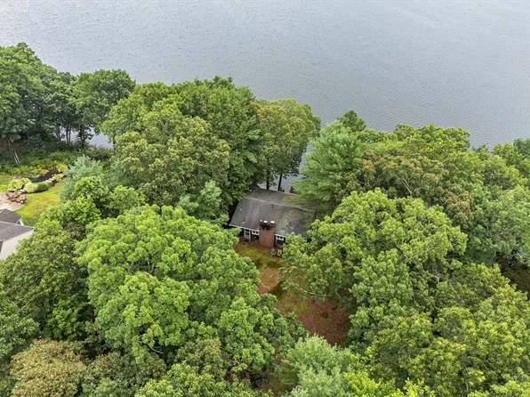 195 Elysium St, Wrentham, MA 02093