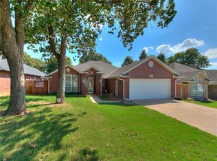 9932 Hunters Run, Midwest City, OK 73130