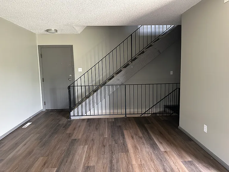 2367 S White Oak Dr — Photo 3