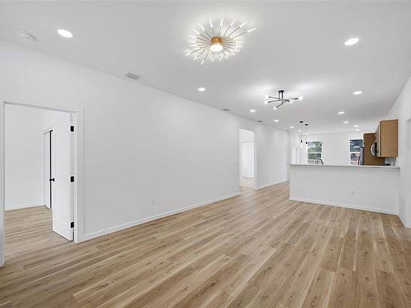 5th image of 3111 E 22nd Ave
