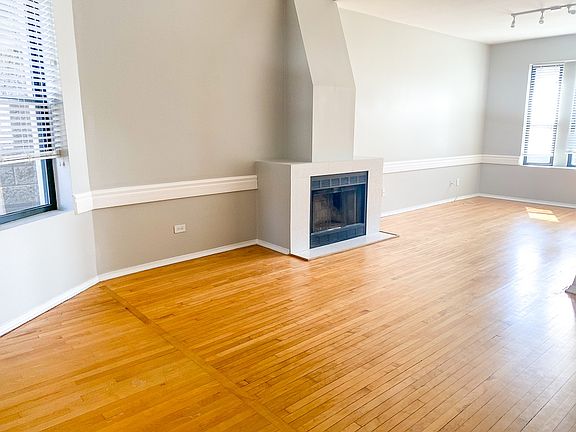 4th image of 2056 W Division St APT 2E