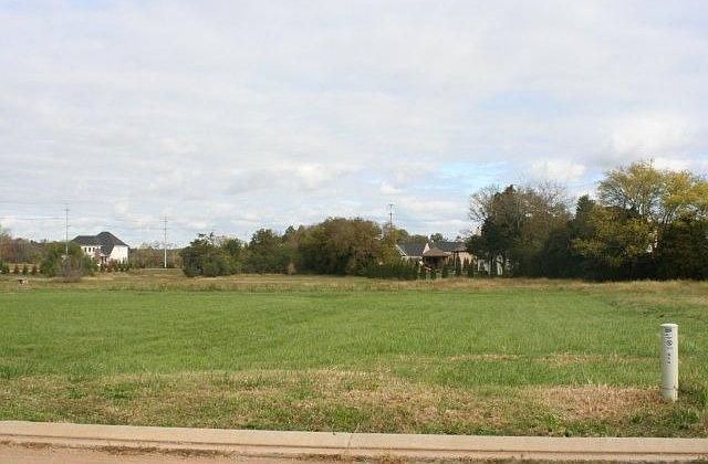 1st image of 2811 Cherry Blossom Ln