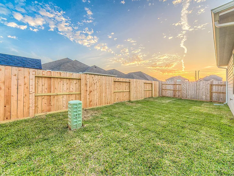 8710 Crossing Oak Ln — Photo 24