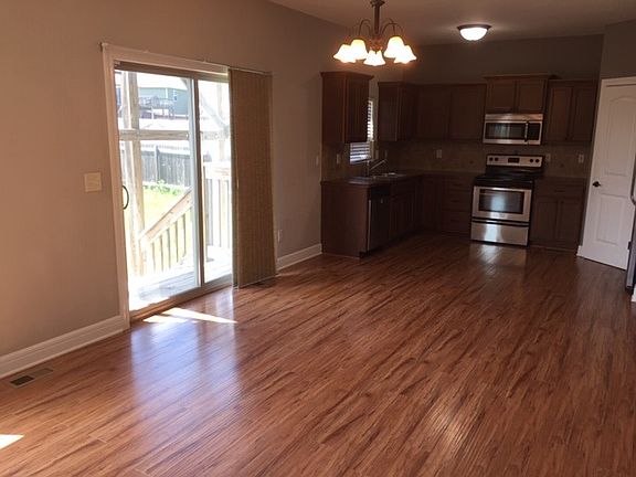 4th image of 1022 Dagen Ln