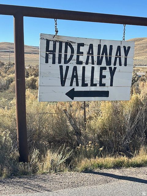1st image of 221 Hidaway Valley Dr