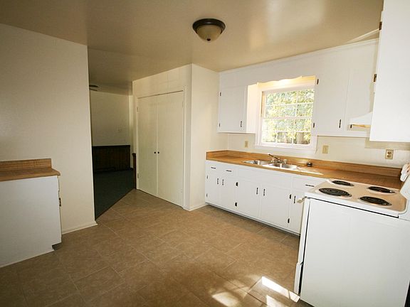 3rd image of 3814 Hyde Park Dr