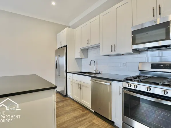 929 W Irving Park Rd #201, Chicago, IL 60613