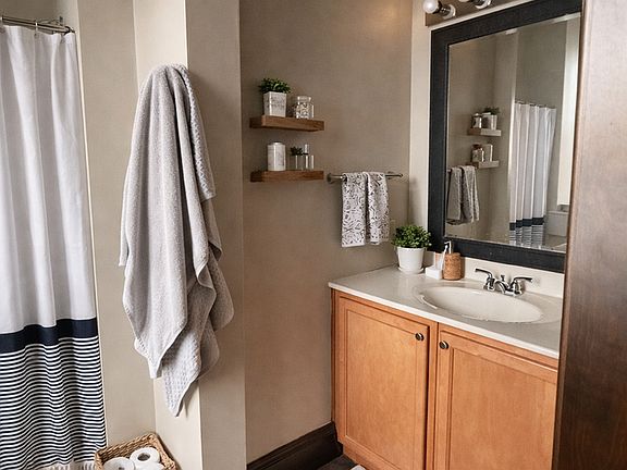 4th image of 425 N 5th St #48e0955da