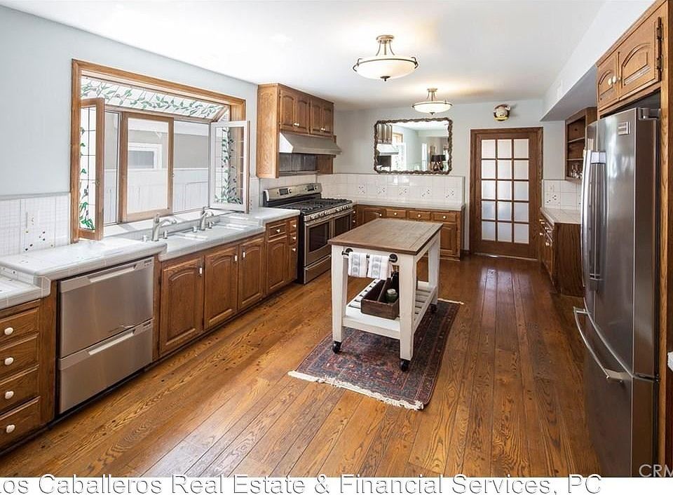 1st image of 444 Begonia Ave