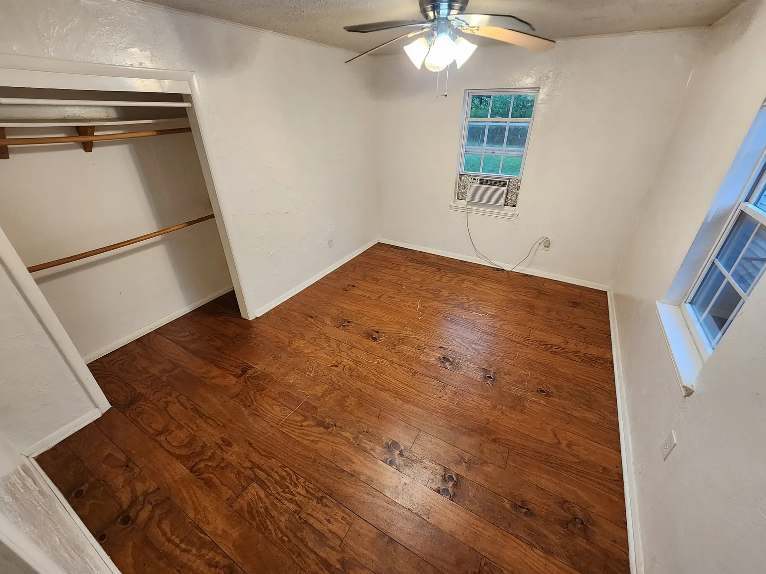 917 E Beverly St- Mother Of Pearl LLC - — Photo 4