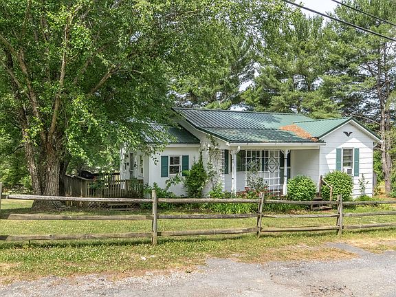 2nd image of 22 Conifer Ln