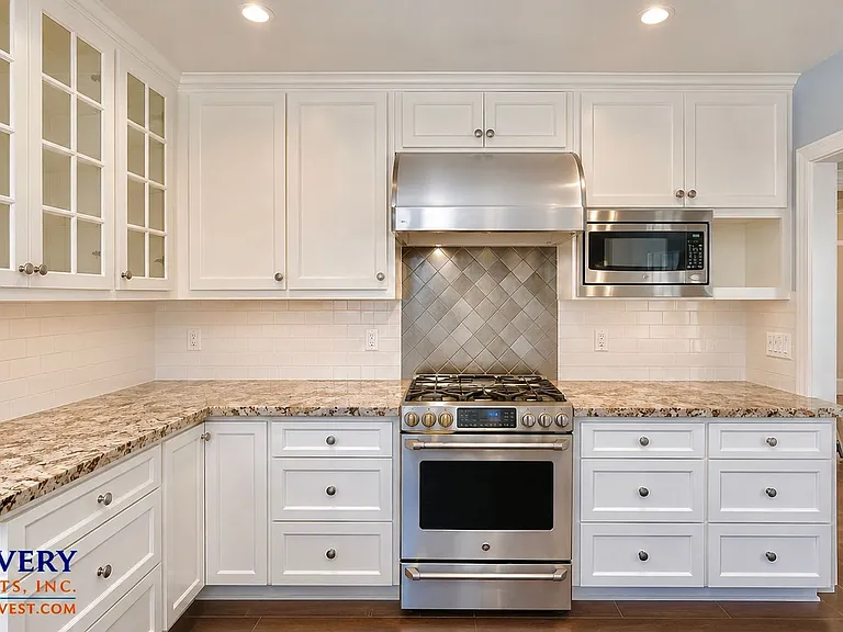 4517 Pleasant Valley Ct N — Photo 14