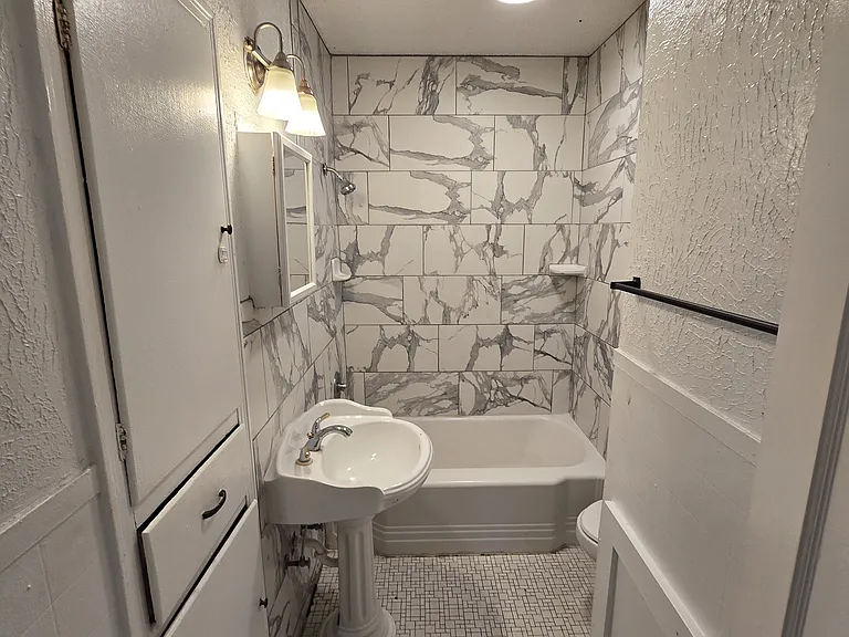 1523 N Barta Ave — Photo 2