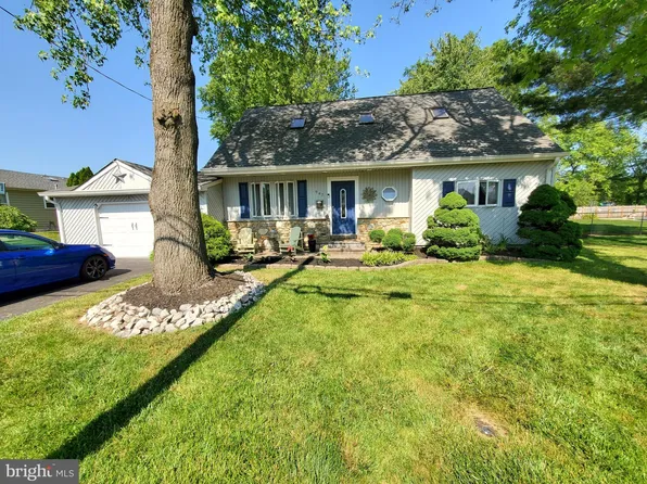 947 Emily Ave, Croydon, PA 19021